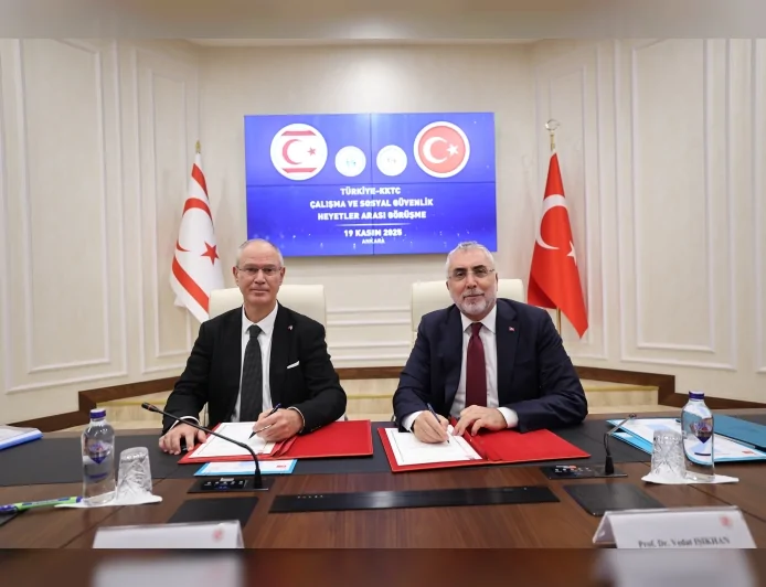 Çalışma ve Sosyal Güvenlik Bakanı Vedat Işıkhan ile KKTC Bakanı Oğuzhan Hasipoğlu Ankara’daki görüşmede yeni işbirliği anlaşmasını imzaladı