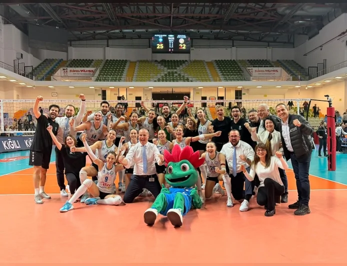 Nilüfer Belediyespor Eker’in Cengiz Göllü’de Eczacıbaşı Dynavit’i 3-1’lik geri dönüşle geçerek puanını 12’ye yükseltmesi lig dengelerini değiştirdi