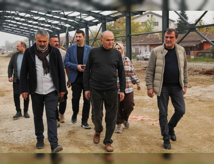 Düzce Belediye Başkanı Dr. Faruk Özlü Şehrin Dört Farklı Noktasındaki Yatırımları İnceleyerek “Projelerimiz Sorunsuz İlerliyor” Açıklamasını Yaptı