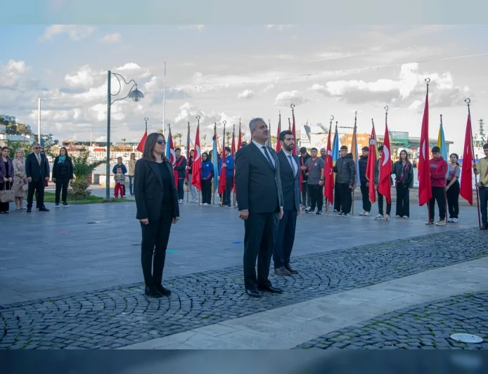 Kuşadası’nda 24 Kasım Öğretmenler Günü Törenlerle Kutlandı ve Emekli Öğretmenlere Belgeleri Takdim Edildi