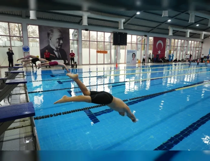 Eskişehir Kentpark Kapalı Yüzme Havuzunda Düzenlenen Baraj Müsabakaları Genç Yüzücülere Türkiye Finali ve Milli Takım Yolunu Açtı