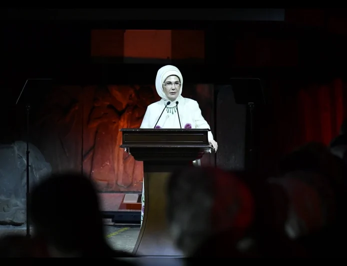 Cumhurbaşkanı Erdoğan’ın Eşi Emine Erdoğan: “Öğrencilerinin hayallerine kanat olan tüm öğretmenlerimize teşekkür ediyorum”