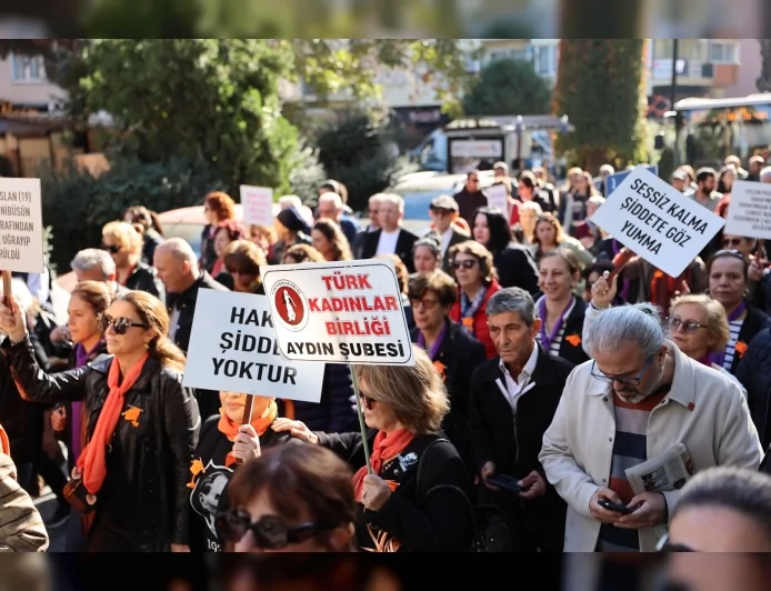 Efeler’de 25 Kasım Sessiz Yürüyüşü: Başkan Anıl Yetişkin “290!” Çalışmasıyla Kadına Yönelik Şiddete Dikkat Çekti