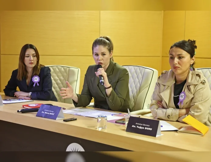 Antalya Büyükşehir Belediyesi 25 Kasım Haftasında Şiddetin Görünmeyen Yüzüne Dikkat Çeken Eğitim ve “Kadın ve Dayanışmanın Renkleri” Sergisini Açtı