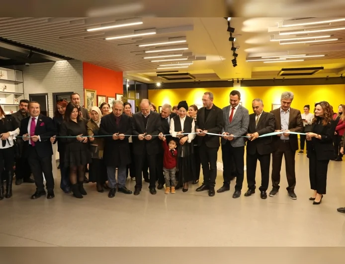 Kayseri Büyükşehir’de Açılan “Mülahaza” Sergisi Sanat ve Dayanışmayı Buluşturarak Kanser Hastalarına Destek Sağladı