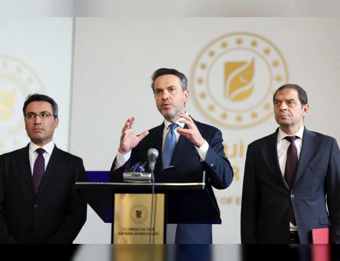 Enerji ve Tabii Kaynaklar Bakanı Alparslan Bayraktar: “650 MW’lık güneş yatırımıyla 500 bin hanenin elektrik ihtiyacı karşılanacak”