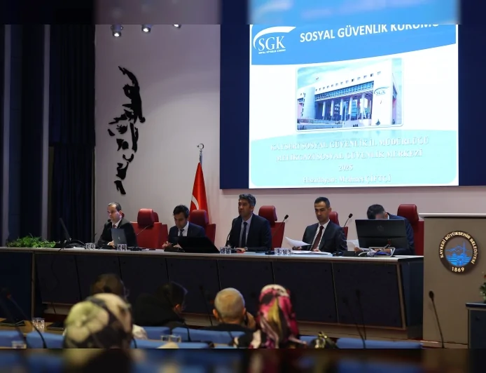 Kayseri Büyükşehir Belediyesi ile SGK’nın ortak bilgilendirme toplantısında imar birimlerine yönelik süreçler detaylarıyla aktarıldı