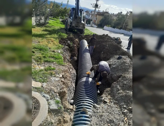 Edremit’te Kışa Hazırlık Çalışmaları Hızlandı Narlı Mahallesi’nde Yağmursuyu Hattı Döşemesi Sürdürülüyor