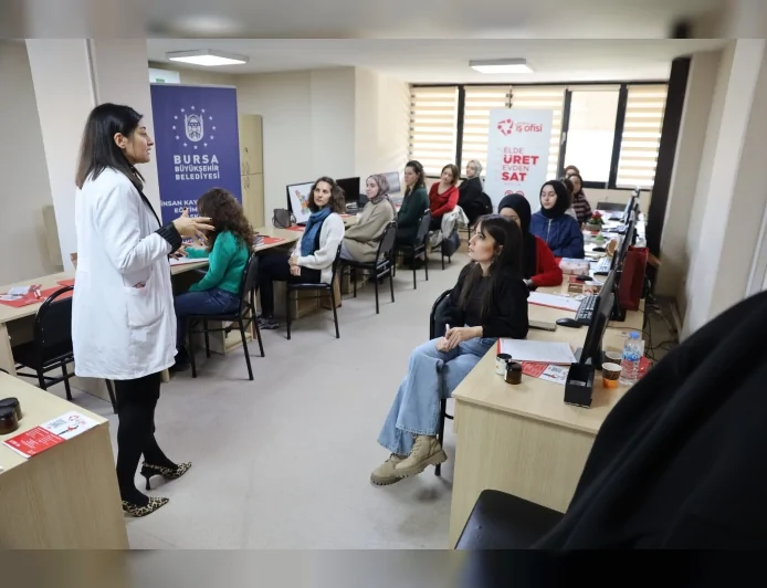 Bursa’da Başlatılan Elde Üret Evden Sat Projesi Kadınların Dijital Satış ve Üretim Kapasitesini Güçlendiriyor