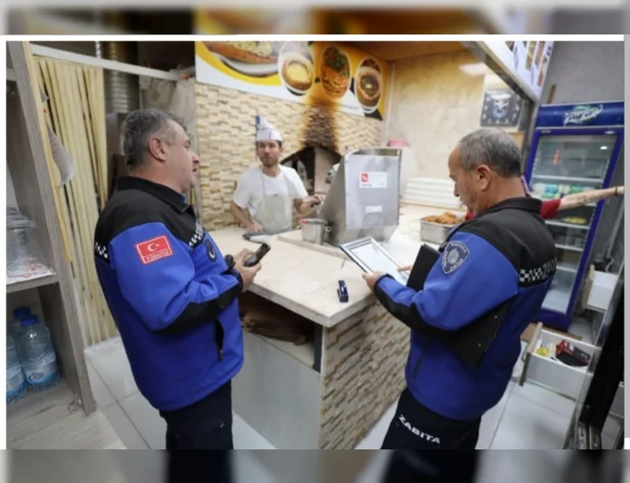 Başiskelede kafe ve restoranlarda hijyen, ruhsat ve gıda güvenliği başlıklarında ayrıntılı denetimler yapıldı