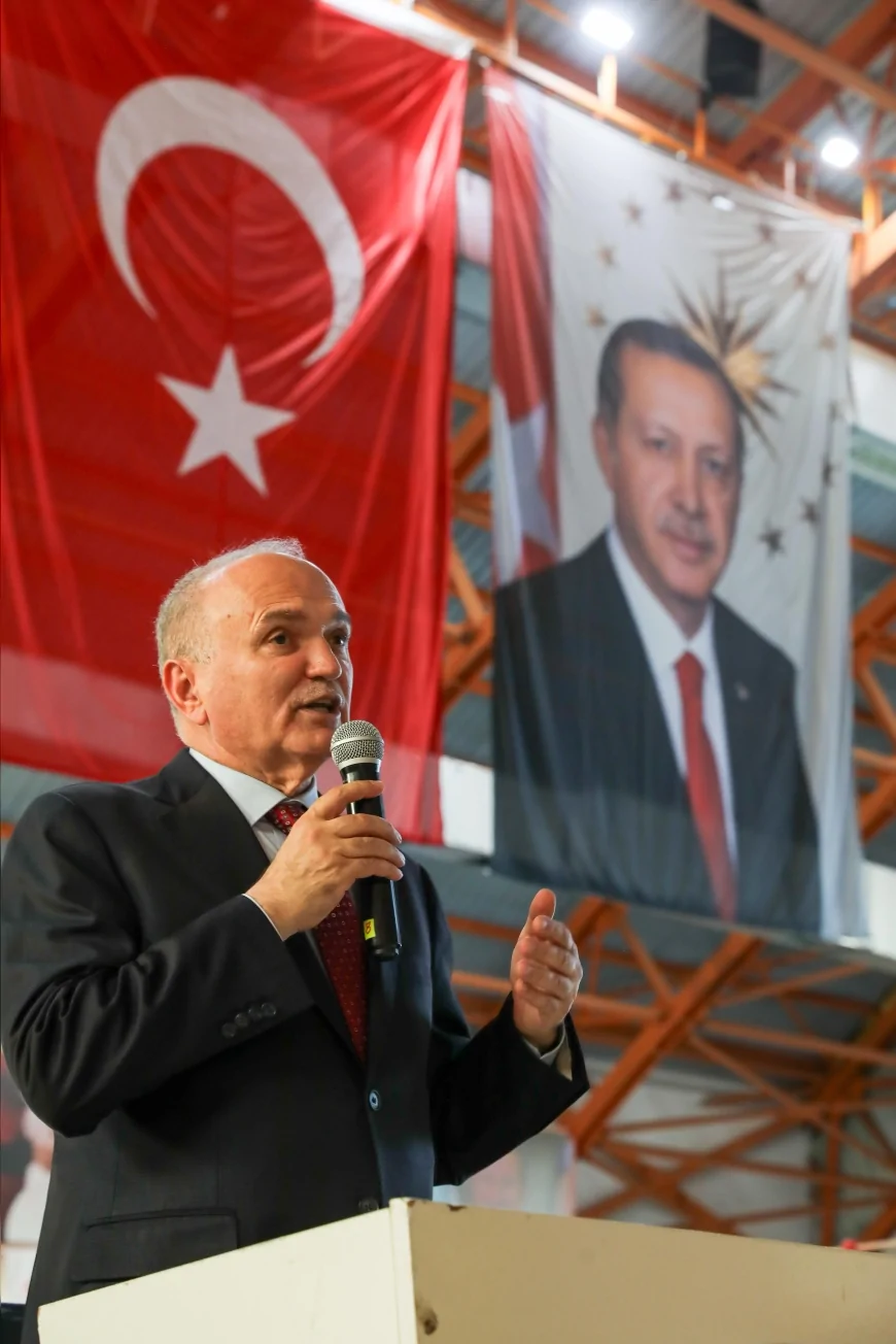 Düzce Belediyesi Spor Akademisi’nden Cumhuriyet’in 102. Yılına Özel Yüzme Şenliği: 250 Sporcu Hünerlerini Sergiledi