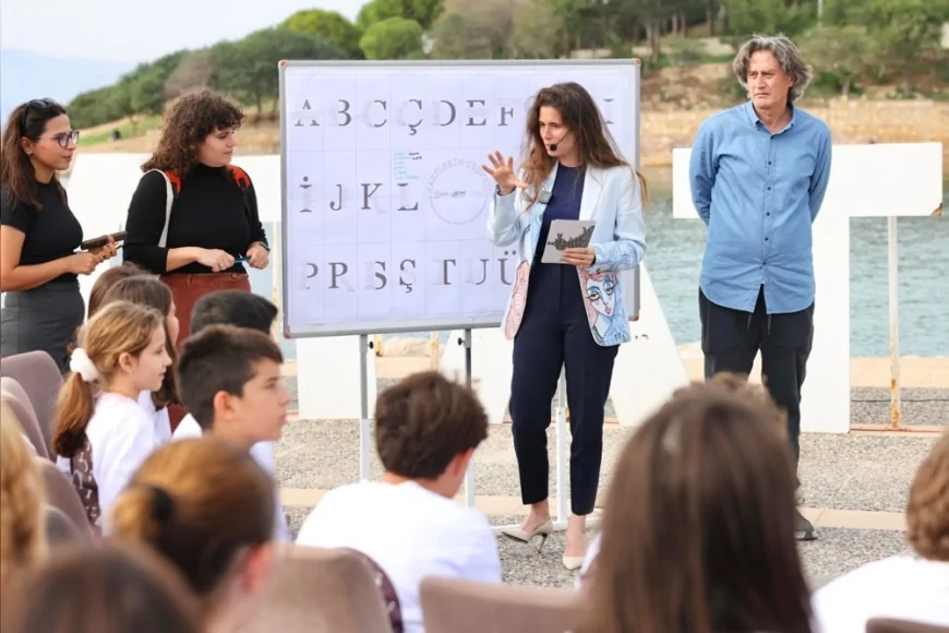 Harf Devrimi’nin 97. Yılında “Harflerin Çeşmesi” Projesi Çeşme’de Tanıtıldı