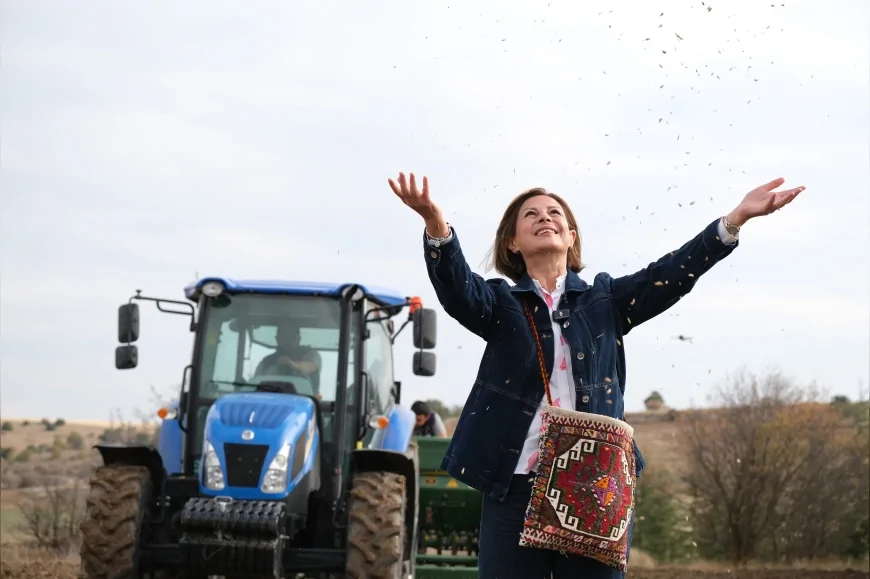 Eskişehir Büyükşehir Belediyesi 5 Bin Yıl Sonra Ata Yadigârı Kavılca Buğdayını Yeniden Toprakla Buluşturdu