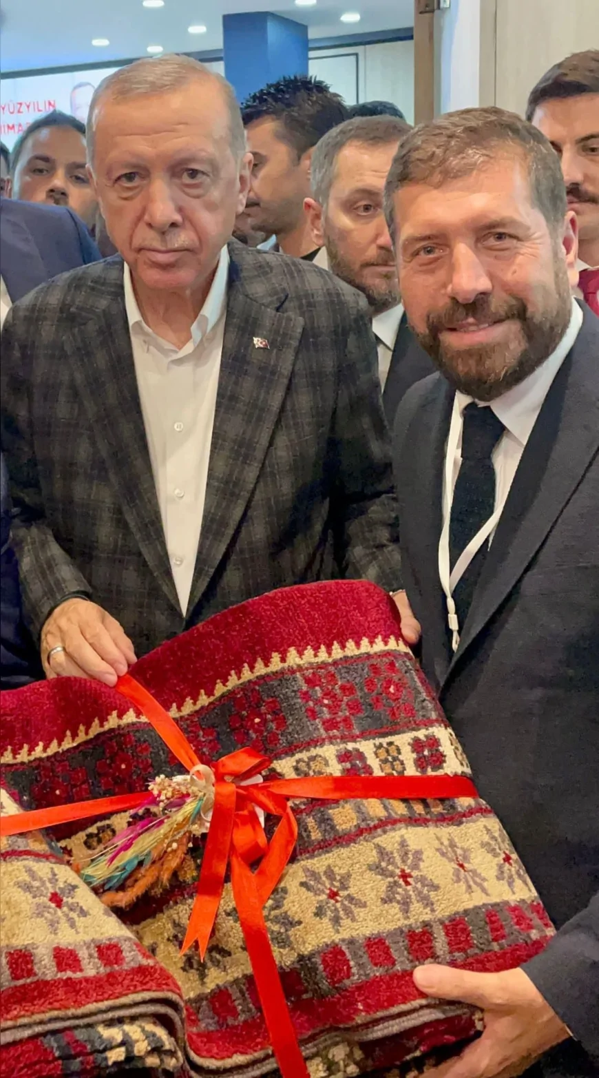 “Pazırık’tan Yağcıbedir’e” El Dokuma Halı ve Kilim Sergisi İzmir’de: Türklerin Kadim Dokuma Sanatı Ziyaretçilerini Bekliyor