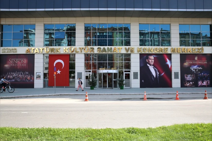 Eskişehir Büyükşehir Belediyesi ve Aydın Doğan Vakfı İş Birliğiyle “Küllerinden Doğan Umut” Sergisi Sanatseverlerle Buluşuyor