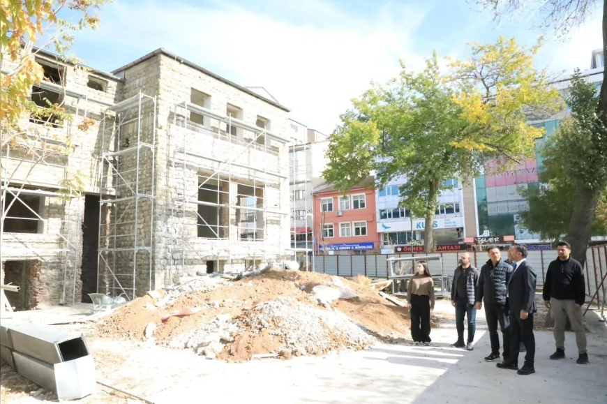 Elazığ Belediye Başkanı Şahin Şerifoğulları: “Tarihi Öğretmenevini Millet Kütüphanesi ve Eğitim Müzesi Olarak Şehrimize Kazandıracağız”