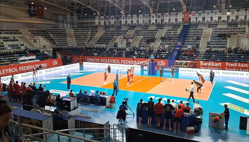 Efeler Ligi’nde Ertelenen İlk Hafta Maçında Spor Toto, Akkuş Belediyespor’u 3-2 Mağlup Etti