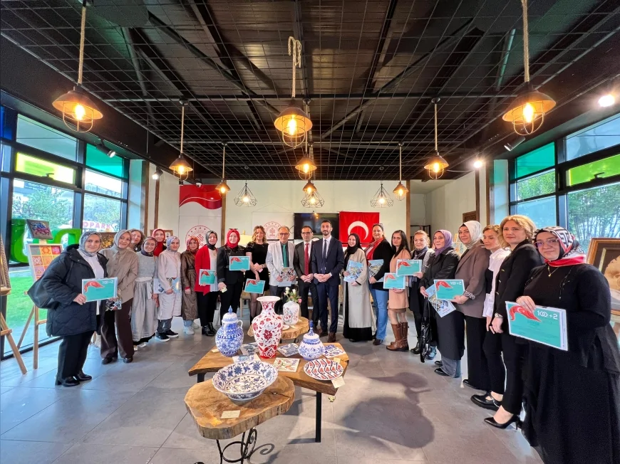 Cumhuriyet’in 102. Yılına Sanatla Selam: “Cumhuriyet 100+2” Karma Sergisi Düzce’de Açıldı