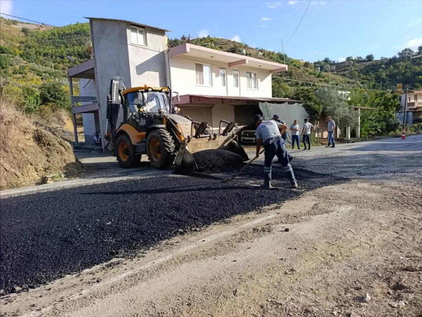 Antalya Büyükşehir Belediyesi Alanya Kırsalında Kış Öncesi Yoğun Yol Bakımı ve Onarım Çalışmalarını Sürdürüyor