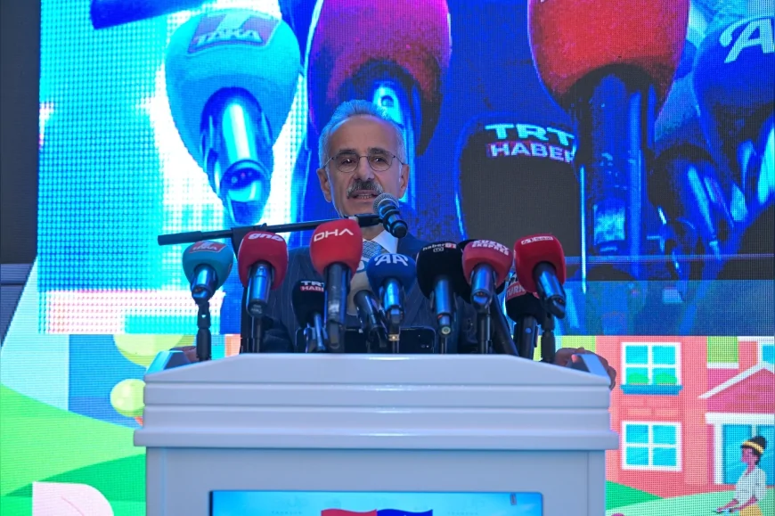 Ulaştırma ve Altyapı Bakanı Abdulkadir Uraloğlu: “Trabzon’u Yeşil, Erişilebilir ve Sürdürülebilir Ulaşım Anlayışıyla Geleceğe Taşıyoruz”