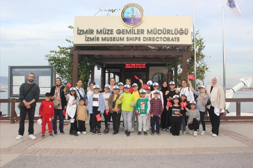 İzmir Büyükşehir Belediyesi Öğrencilerin İngilizce Becerilerini Geri Dönüşüm Atölyesi ve Gemi Müzesi Gezisiyle Destekliyor