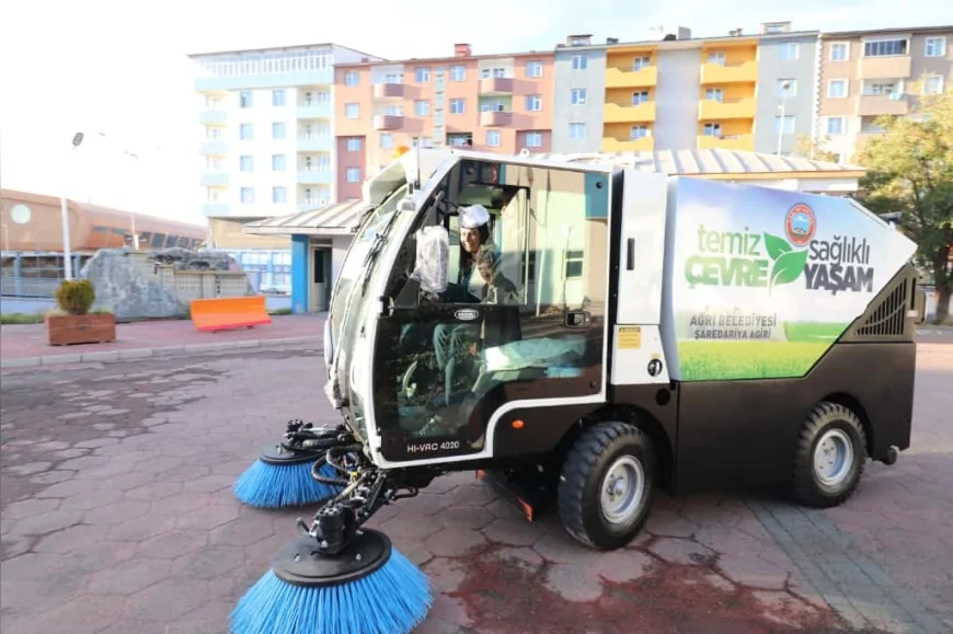 Ağrı Belediyesi Temizlik Hizmetlerinde Yeni Dönem: Vakumlu Yol Süpürme Aracı Filoya Katıldı