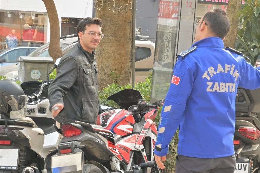 Manisa Büyükşehir Belediyesi ve Emniyet İşbirliğiyle Şehzadeler’de Yaya Yollarını Kullanan Motosiklet Sürücülerine Denetim