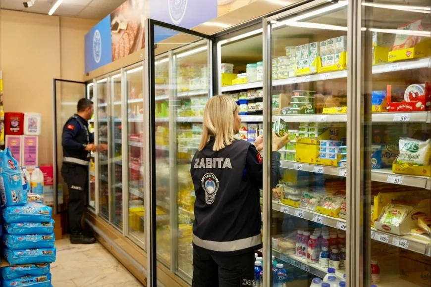 Çeşme Belediyesi Zabıta Ekipleri Market ve Okul Kantinlerinde Denetimlerini Sıklaştırdı