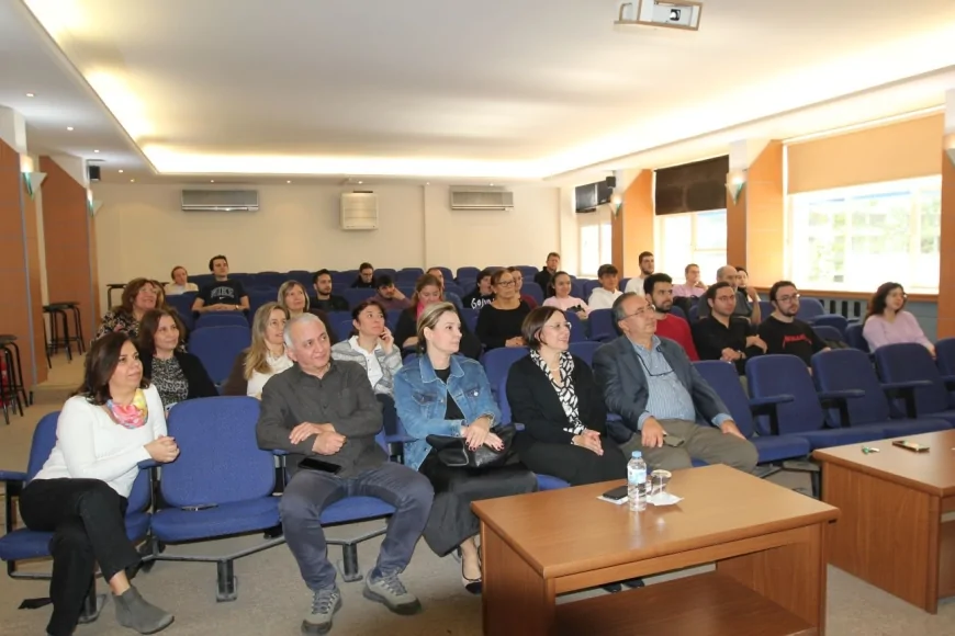 Ege Üniversitesi Eczacılık Fakültesinde “Cumhuriyet Döneminde Türkiye'de Sağlık Politikaları” Konuşuldu