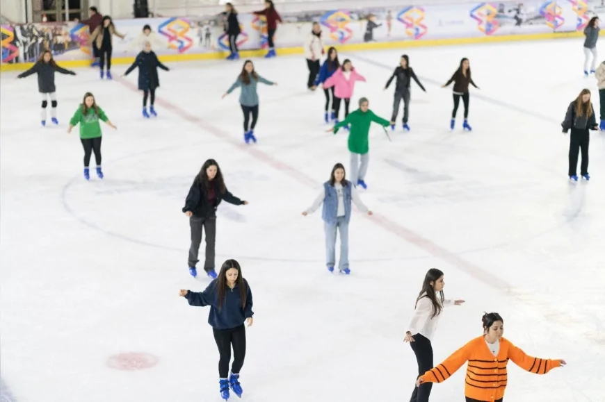 İzmir Büyükşehir Belediyesi Buz Sporları Salonu 2025-2026 sezonuna “Haydi Kadınlar Buza Projesi” ile başladı ücretsiz seanslar ve kurslar Bornova’da İzmirlilerle buluşuyor