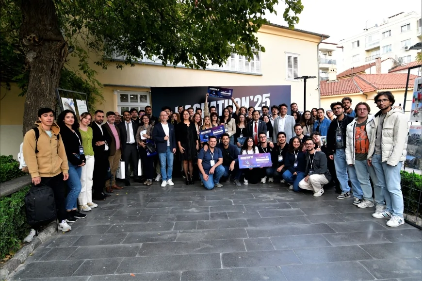 Bornova Belediyesi’nin “Hackathon 2025” Etkinliğinde Gençler Afetlere Dirençli Kentler İçin Kod Yazdı