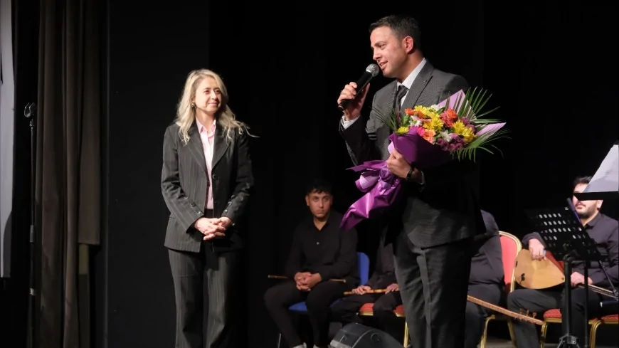 Salihli Belediyesi Türk Halk Müziği Korosu’ndan Cumhuriyet’in 102. Yılına Özel Unutulmaz Konser