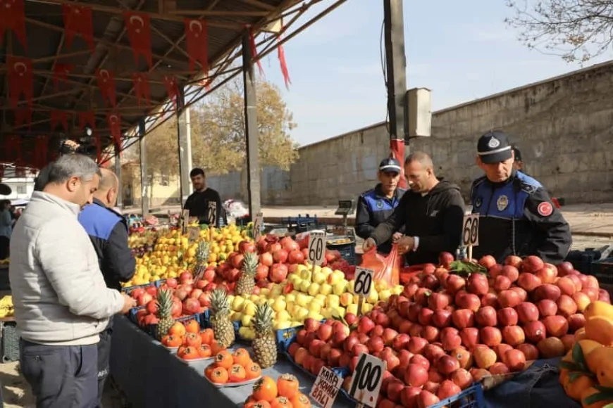 Elazığ Belediyesi Zabıta Ekipleri Semt Pazarlarında Hijyen ve Fiyat Denetimlerini Sürdürüyor