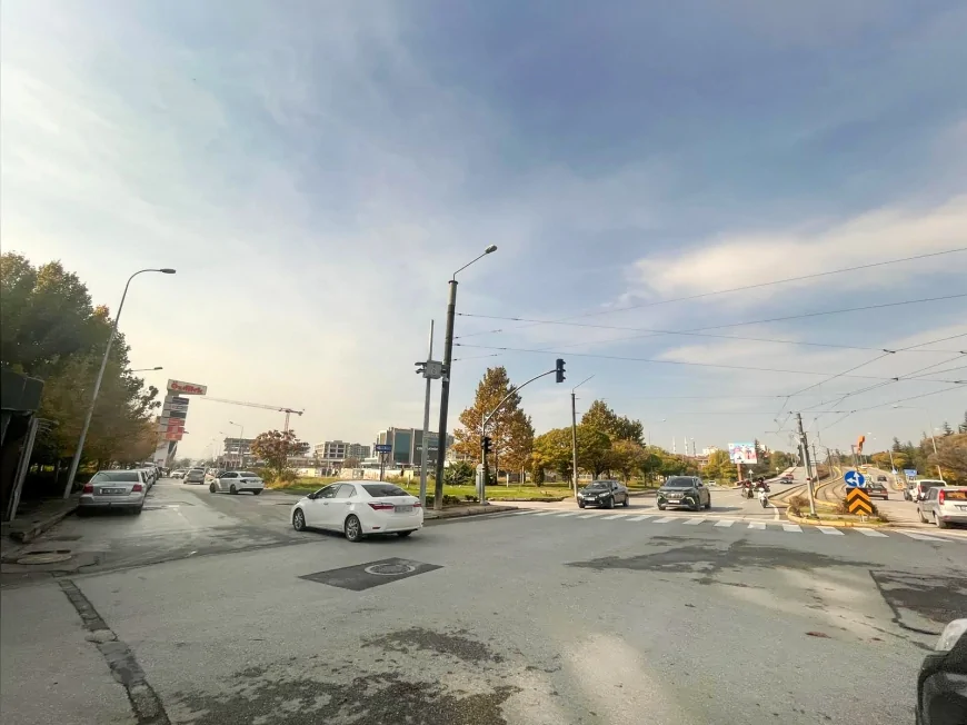 Eskişehir Büyükşehir Belediyesi’nden Sürücülere Uyarı: Vecihi Hürkuş Kavşağı ve Özdilek Bölgesi Trafiğe Kapatılacak