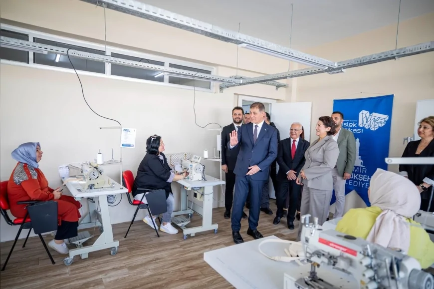 İzmir Büyükşehir Belediyesi’nden Sanayi Sitesinde Bir İlk: İşsizliğe Karşı Meslek Fabrikası Kurs Merkezi Açıldı