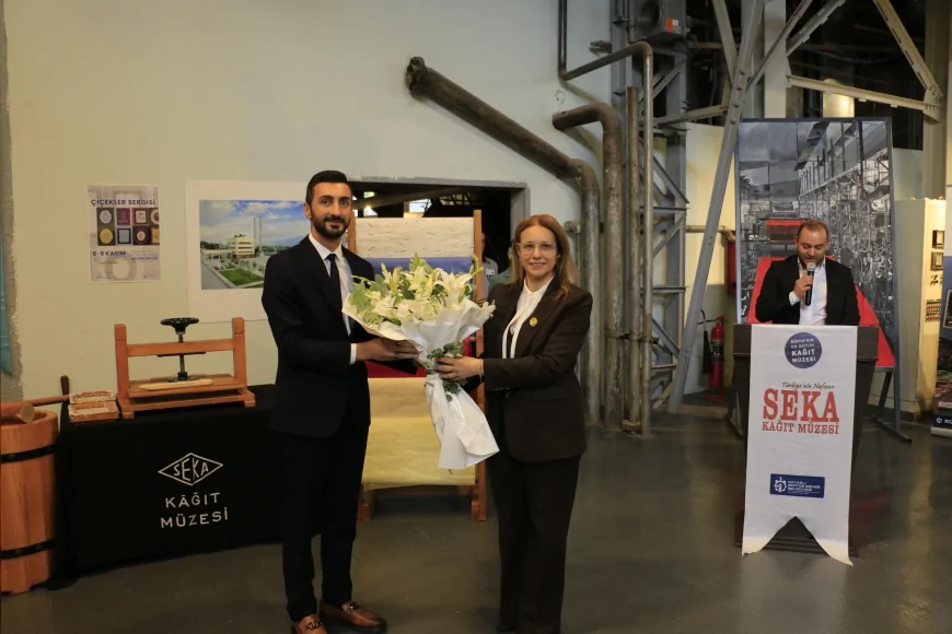 Düzce Üniversitesi’nden Doç. Dr. Yusuf Parlak: “Kâğıtta Açan Çiçekler” Sergisi SEKA Kâğıt Müzesi’nin 9. Yılında Sanatseverlerle Buluştu