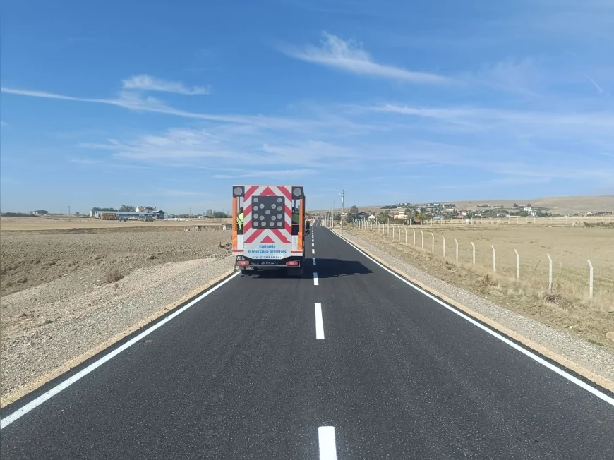 Eskişehir Büyükşehir Belediyesi Trafik Güvenliği İçin Kent Genelinde Levha ve Çizgi Yenileme Çalışmalarını Sürdürüyor