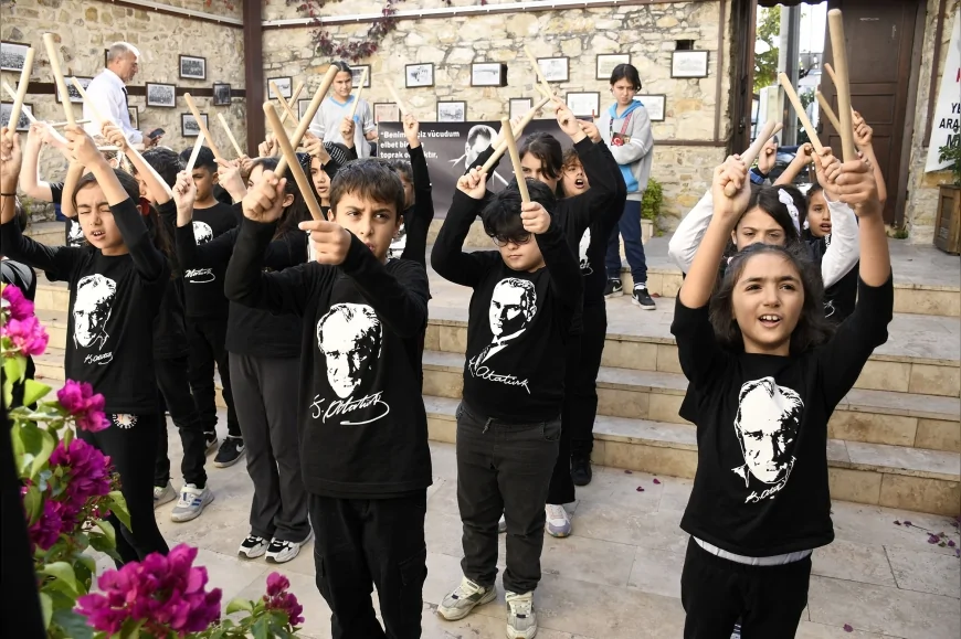 Kuşadası’nda 10 Kasım Anlamlı Etkinliği: Yazar Haluk Işık SEYAKMER’de Çocuklarla Buluştu