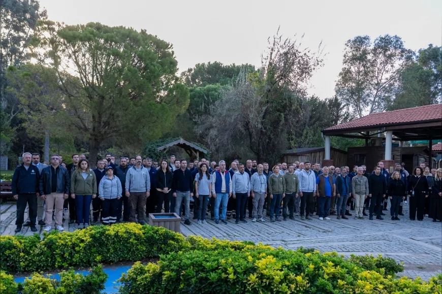 İzmir Doğal Yaşam Parkı’nda 10 Kasım’da Duygusal Anma: Ziyaretçiler ve Çalışanlar Siren Sesleriyle Saygı Duruşunda