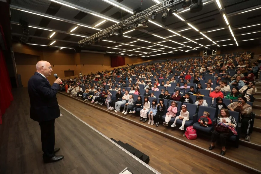 Yenimahalle’de Çocuk Tiyatroları Festivali “Sihirli Kütüphane” Oyunu ile Başladı