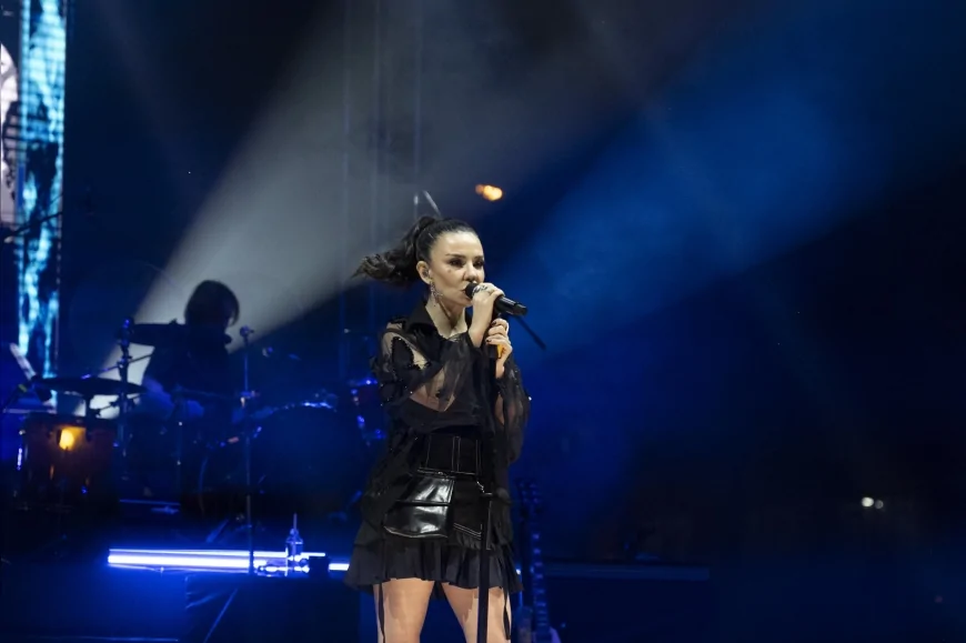 4. ULUSLARARASI TARSUS FESTİVALİ’NİN İKİNCİ GÜNÜNE FATMA TURGUT KONSERİ DAMGA VURDU