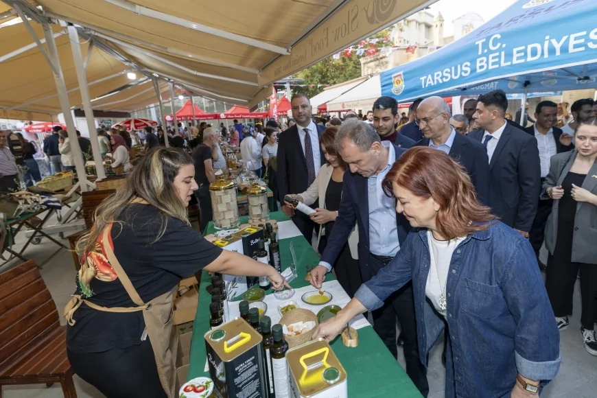 Mersin Büyükşehir Belediye Başkanı Vahap Seçer ve Meral Seçer, Tarsus Festivali’nde “Cumhuriyet’in 2. Yüzyılı’nda Eğitim” Söyleşisinde Eğitim Vizyonunu Değerlendirdi