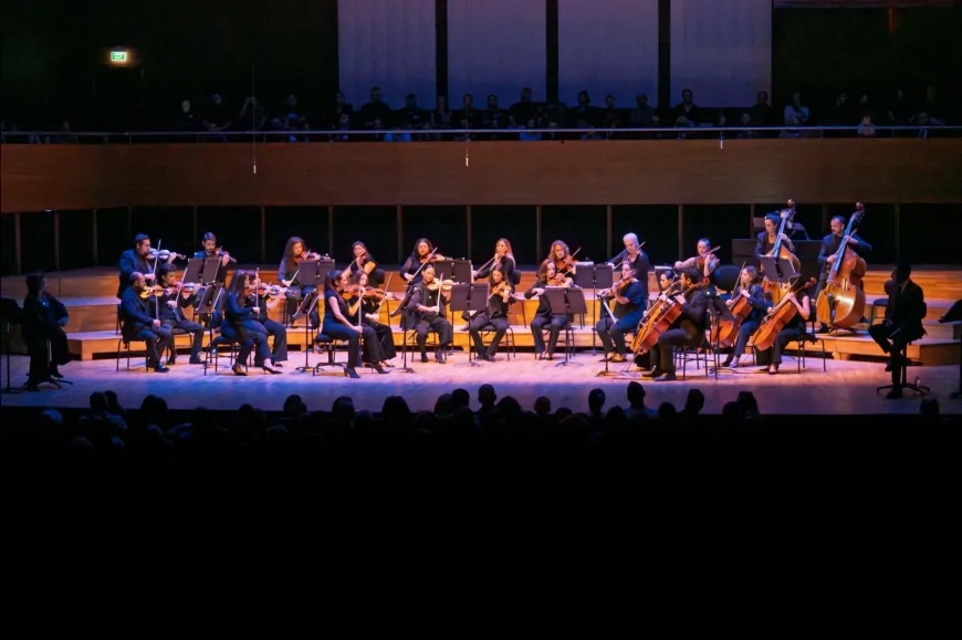 İzmir’de “Dokuzu Beş Geçe” Konseriyle Ata’ya Özlem Notalarla Yankılandı