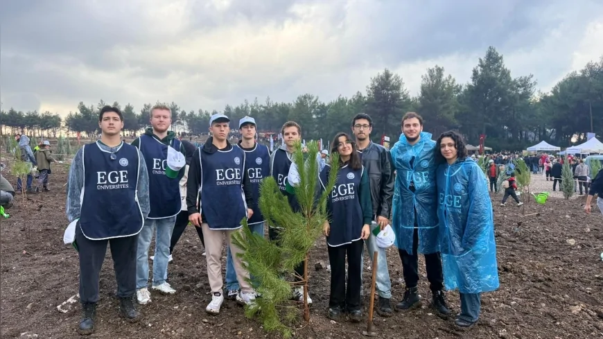 Ege Üniversitesi Milli Ağaçlandırma Gününde “Yeşil Vatan Seferberliği” Kapsamında Fidan Dikim Etkinliğine Katıldı