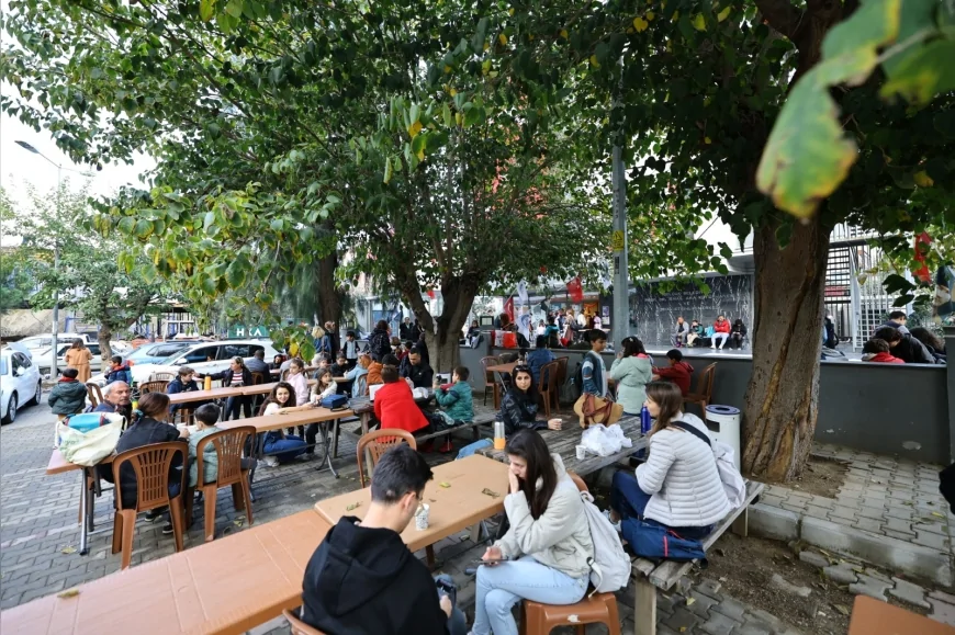 Efes Selçuk’ta “Ataya Saygı Satranç Turnuvası” Başladı: 145 Çocuk Atatürk İçin Hamle Yaptı