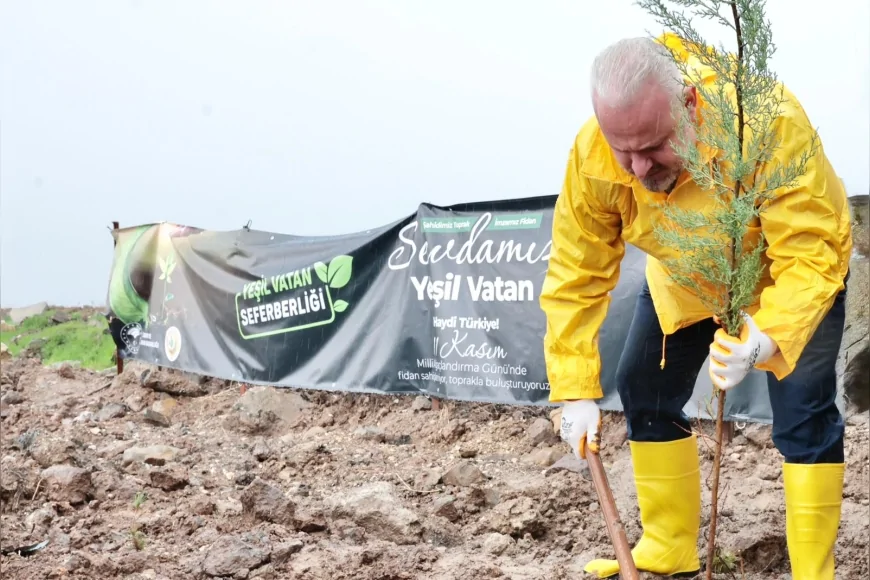 Menemen Belediye Başkanı Aydın Pehlivan: “Yeşil vatanımıza bu bilinçle diktiğimiz her fidanın asırlık ağaçlara dönüşmesini diliyoruz”