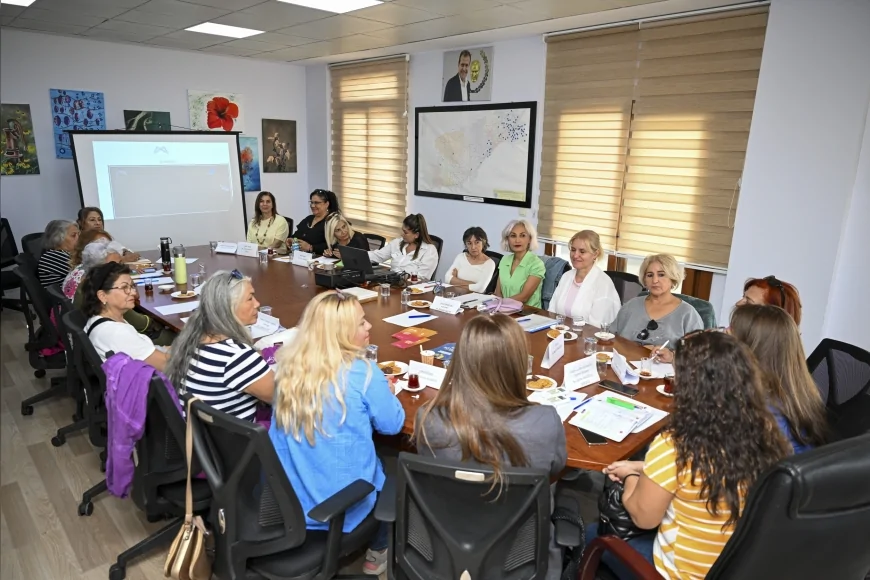 Mersin Büyükşehir Belediyesi’nin “Pazartesi Buluşmaları” Kadınların Sözünü Kent Yönetimine Taşıyor