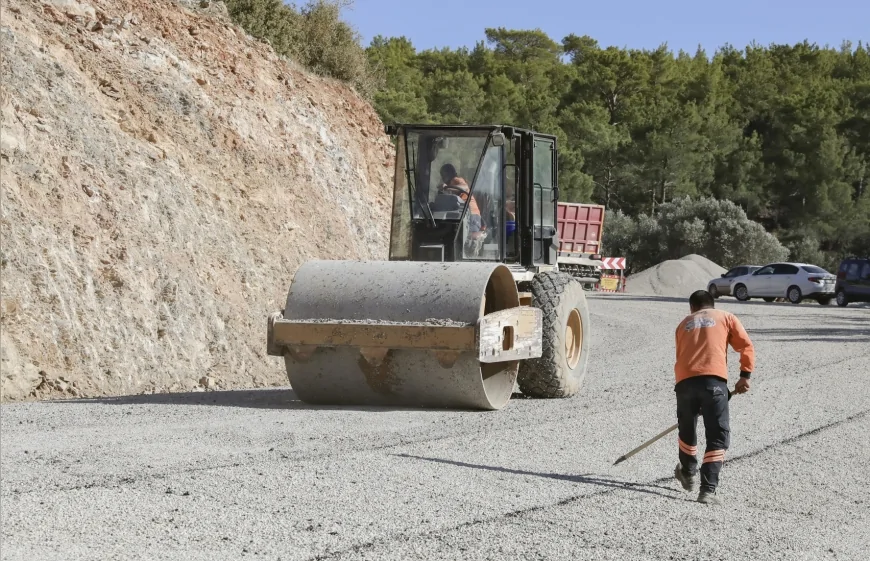 Mersin Büyükşehir Belediyesi Gülnar’da 5 Mahalleyi Birbirine Bağlayan Grup Yolunu Genişletti ve Asfaltladı