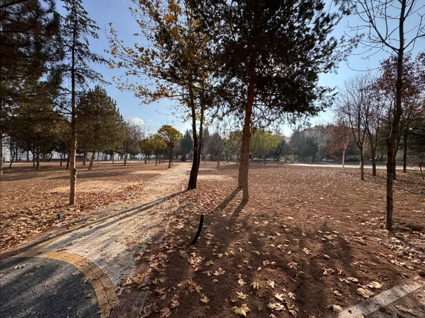 Pursaklar Belediyesi İlçe Parklarını Baştan Sona Yeniliyor: “Kuytu Köşe, Karanlık Nokta Kalmayacak”