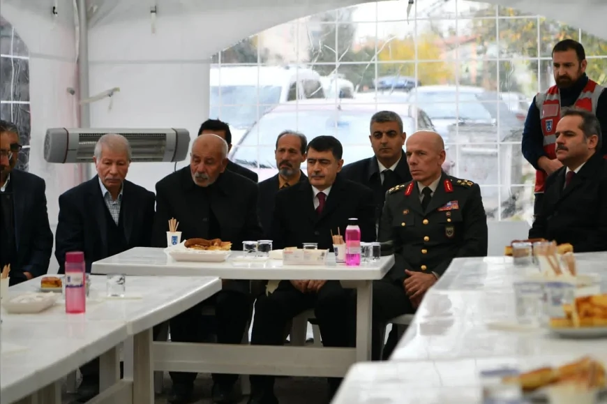 Mamak’ta Azerbaycan Dönüşü Düşen Askeri Uçakta Şehit Olan Hava Ulaştırma Uzman Çavuş Cem Dolapci İçin Mahalle Bayraklarla Donatıldı